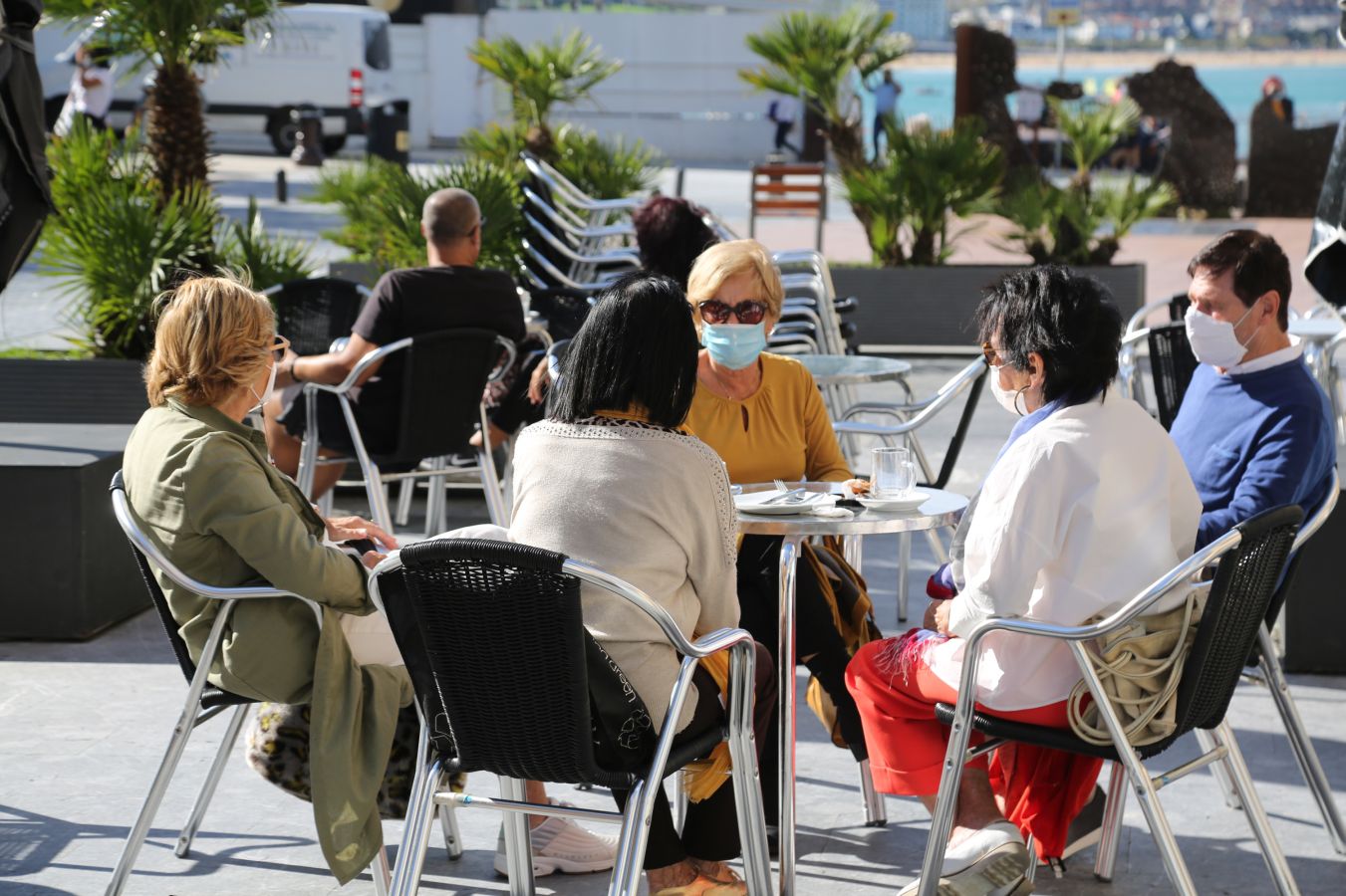 Los guipuzcoanos han aprovechado el buen tiempo para darse un paseo o hacer deporte el primer fin de semana de las nuevas medidas para combatir el Covid-19