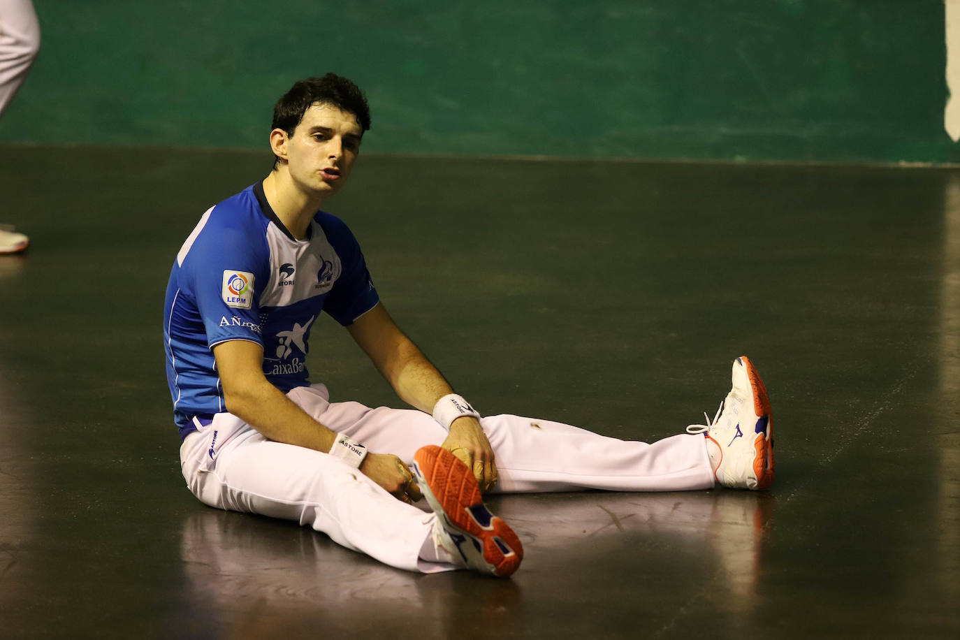 Jokin Altuna vivió una tarde complicada con las lentillas en el Astelena. 