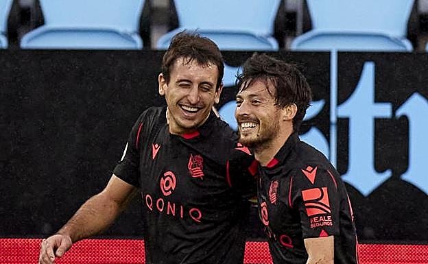 Silva se estrena marcando en la portería con la Real
