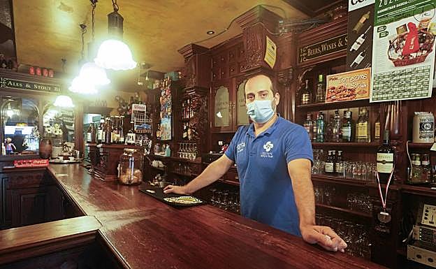 Víctor Chaparro agradece la actitud responsable de su clientela. 