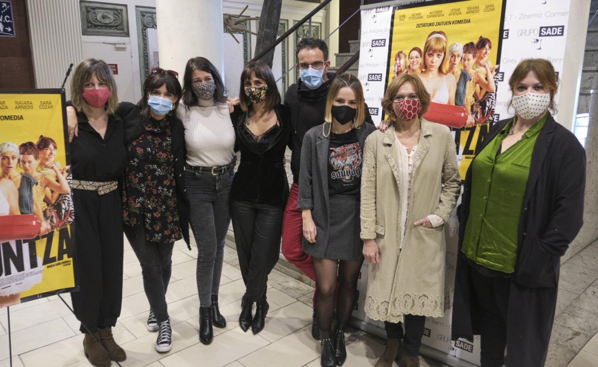 Leire Ruiz, Naiara Arnedo, Itziar Atienza, Sara Cózar, Kepa Arresti,Itziar Garmendia, Mireia Gabilondo y Getari Etxegarai, en el Príncipe. 