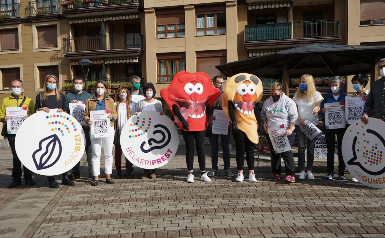 Herriz herri batzorde eta talde ugari dabiltza Euskaraldia prestatzen. 