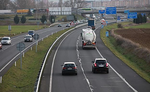 Cae a la mitad el acceso de vehículos a Donostia en fin de semana tras las restricciones de movilidad