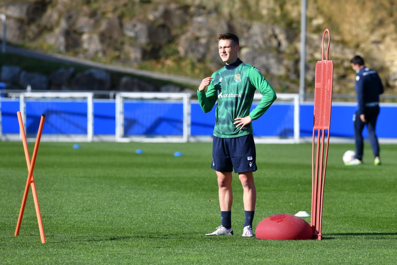 Los jugadores de la Real Sociedad han vuelto a los enrenamientos este miércoles en Zubieta. El susto de la jornada los ha dado Remiro que se ha marchado lesionado