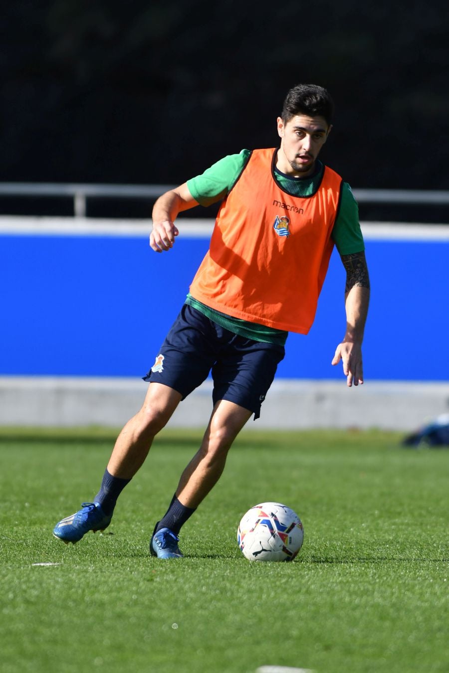 Los jugadores de la Real Sociedad han vuelto a los enrenamientos este miércoles en Zubieta. El susto de la jornada los ha dado Remiro que se ha marchado lesionado