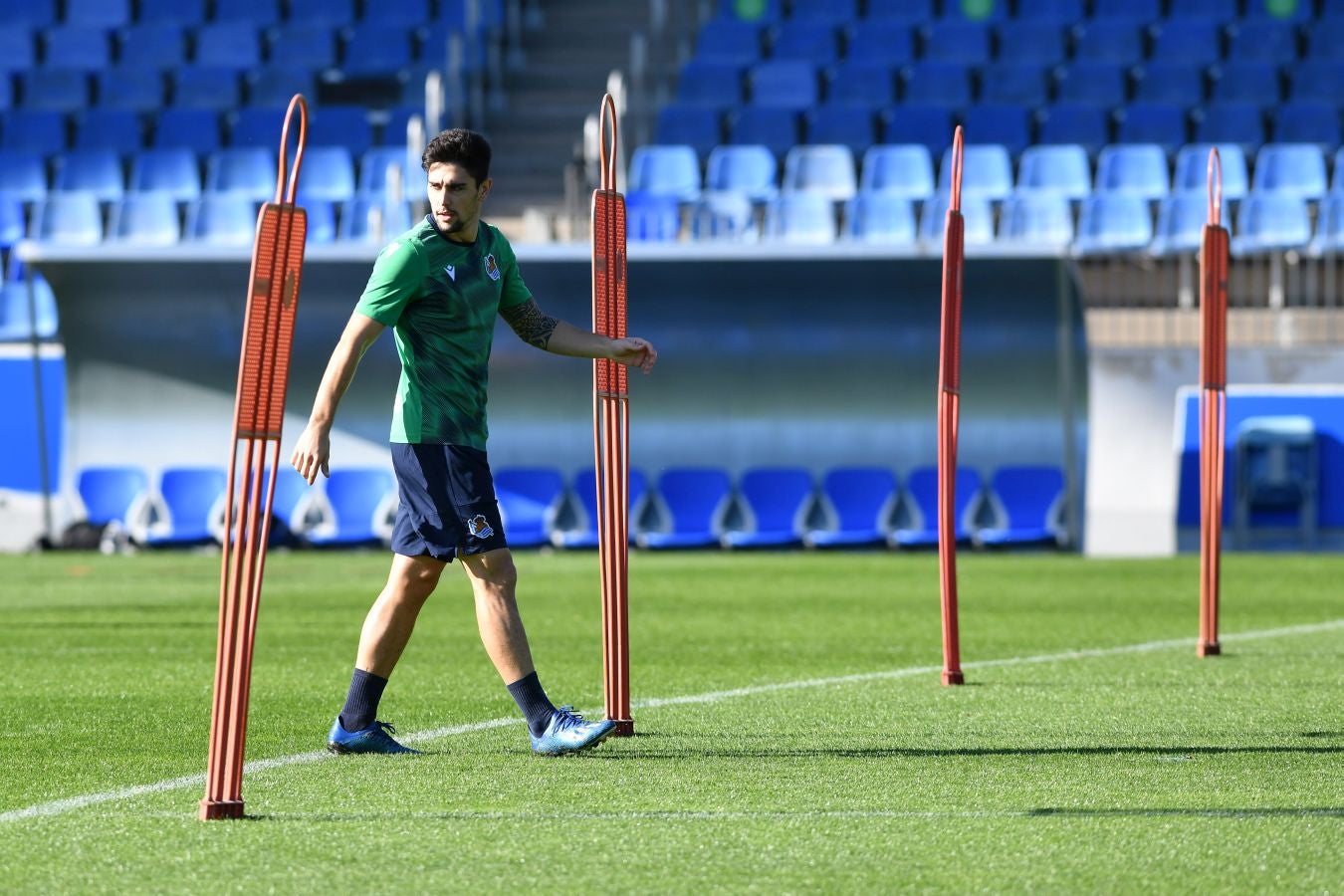 Los jugadores de la Real Sociedad han vuelto a los enrenamientos este miércoles en Zubieta. El susto de la jornada los ha dado Remiro que se ha marchado lesionado
