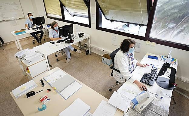 El repunte de casos en la segunda ola provoca retrasos en resultados y rastreos