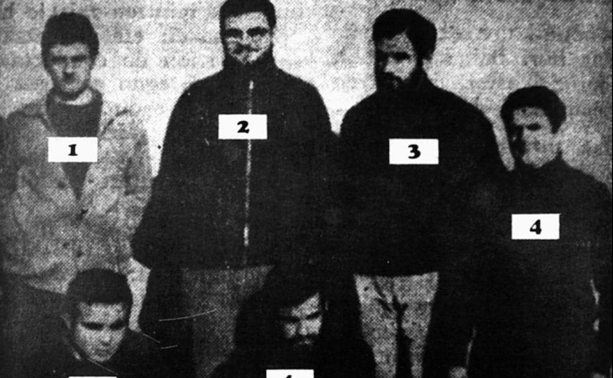 Imagen de la época de algunos de los procesados: Xabier Larena (1), Mario Onaindia (2), Antxon Karrera (3), Xabier Izko de la Iglesia (4), Jokin Gorostidi (6) y Josu Abrisketa (7). 