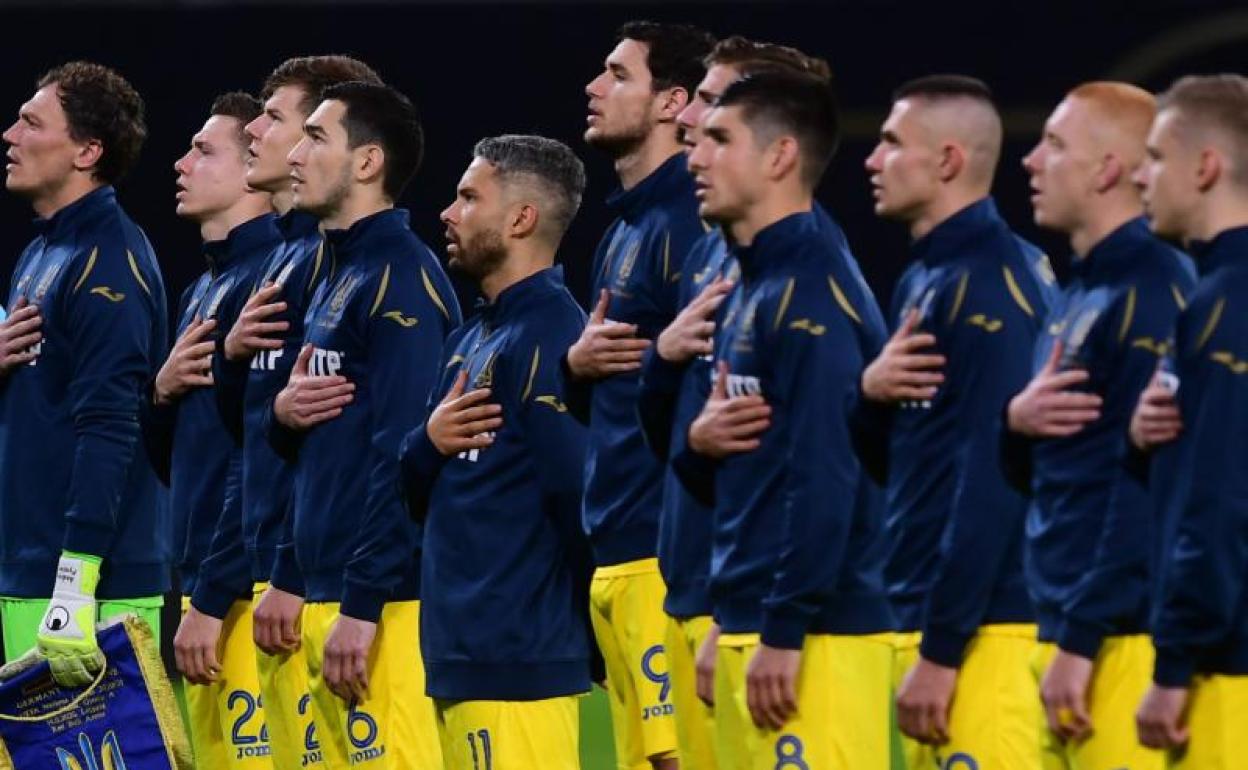 Los jugadores de la selección ucraniana, antes del partido frente a Alemania. 