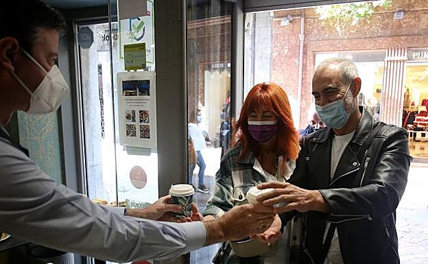 El Gobierno Vasco permite ahora a los bares y restaurantes vender café y bebidas sin alcohol para llevar