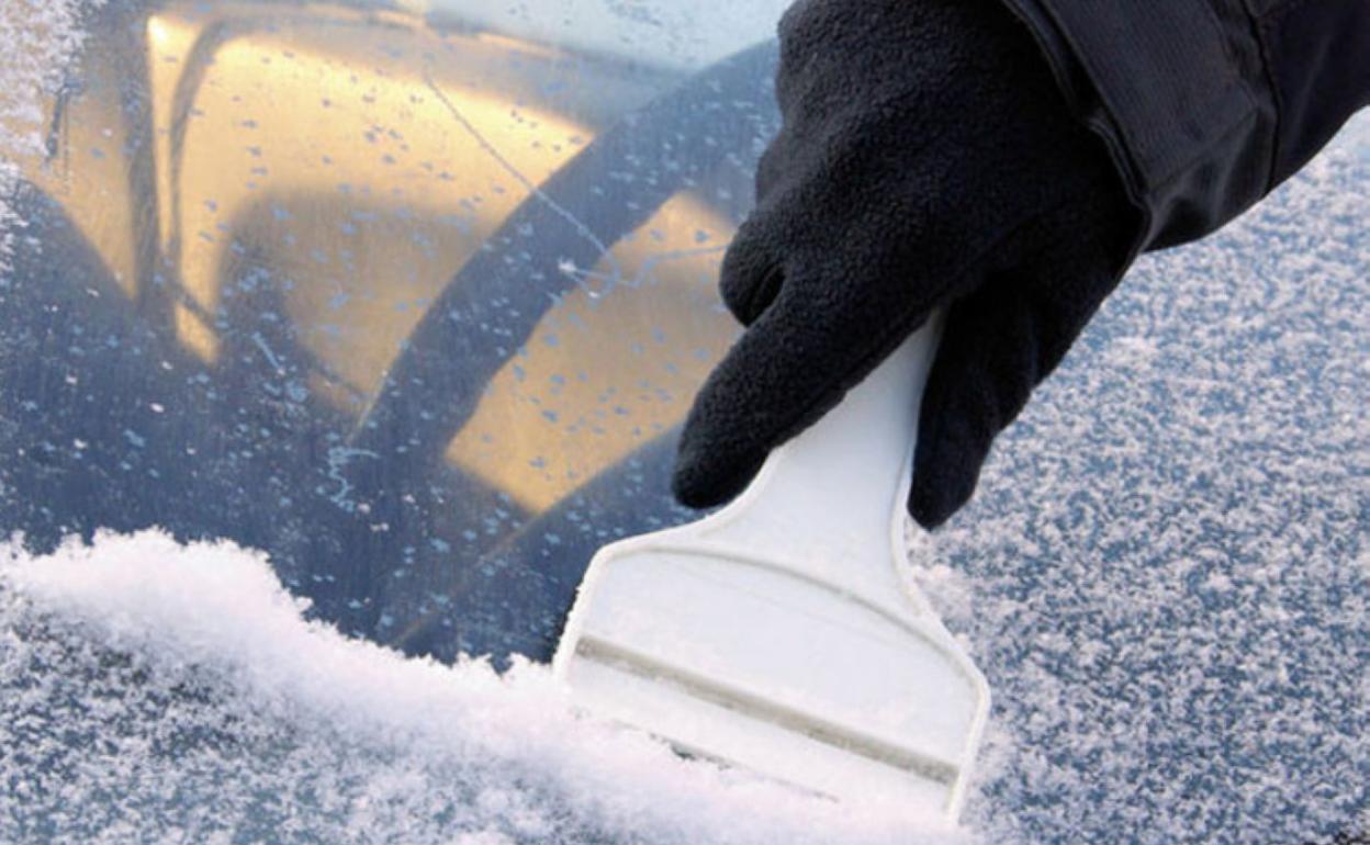 El hielo, la nieve o la lluvia son un gran enemigo para la perfecta visibilidad del conductor. Hay que tener mucho cuidado a la hora de quitar, por ejemplo, la nieve. 