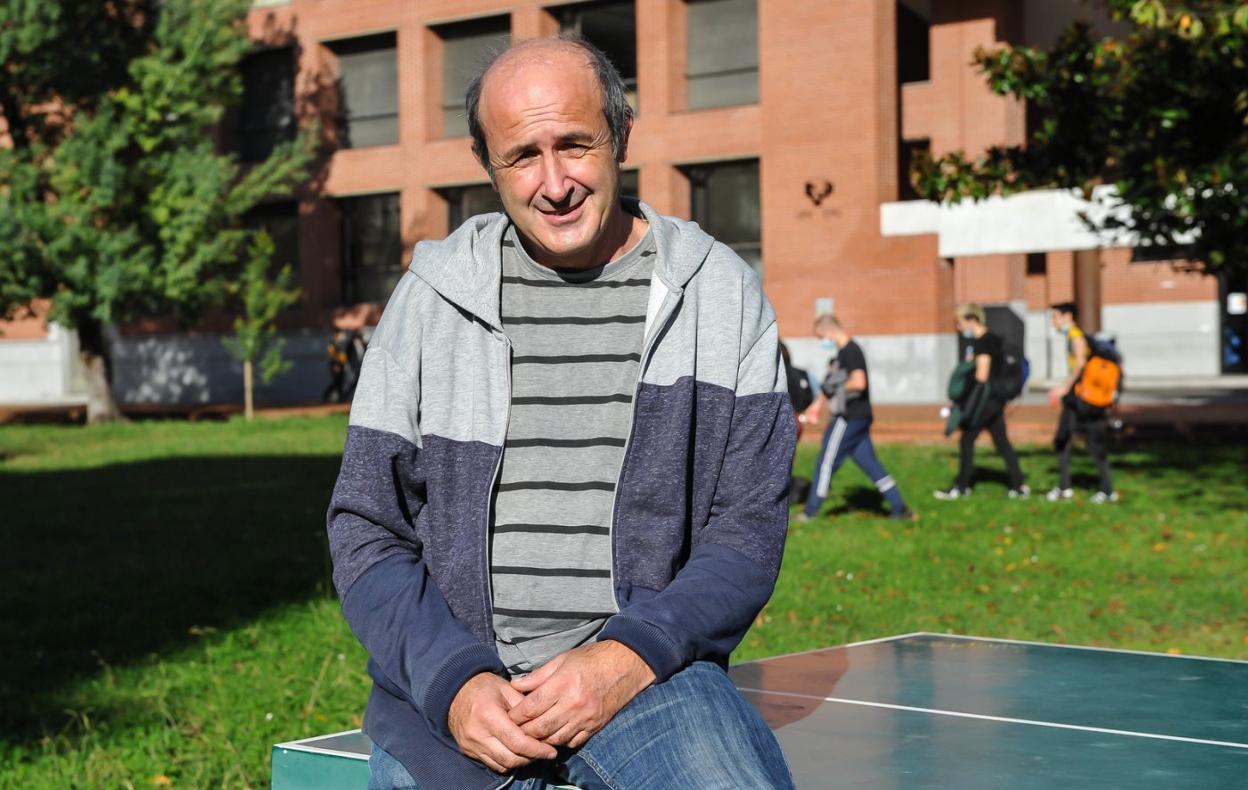 Pello Jauregi EHUren Donostiako campusean. Bertako Hezkuntza, Filosofia eta Antropologia Fakultateko irakaslea da. 