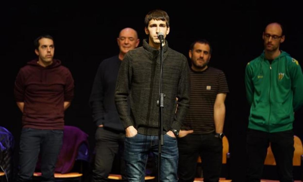 Izko Txapelen omenezko bertso saioko irudi bat. 