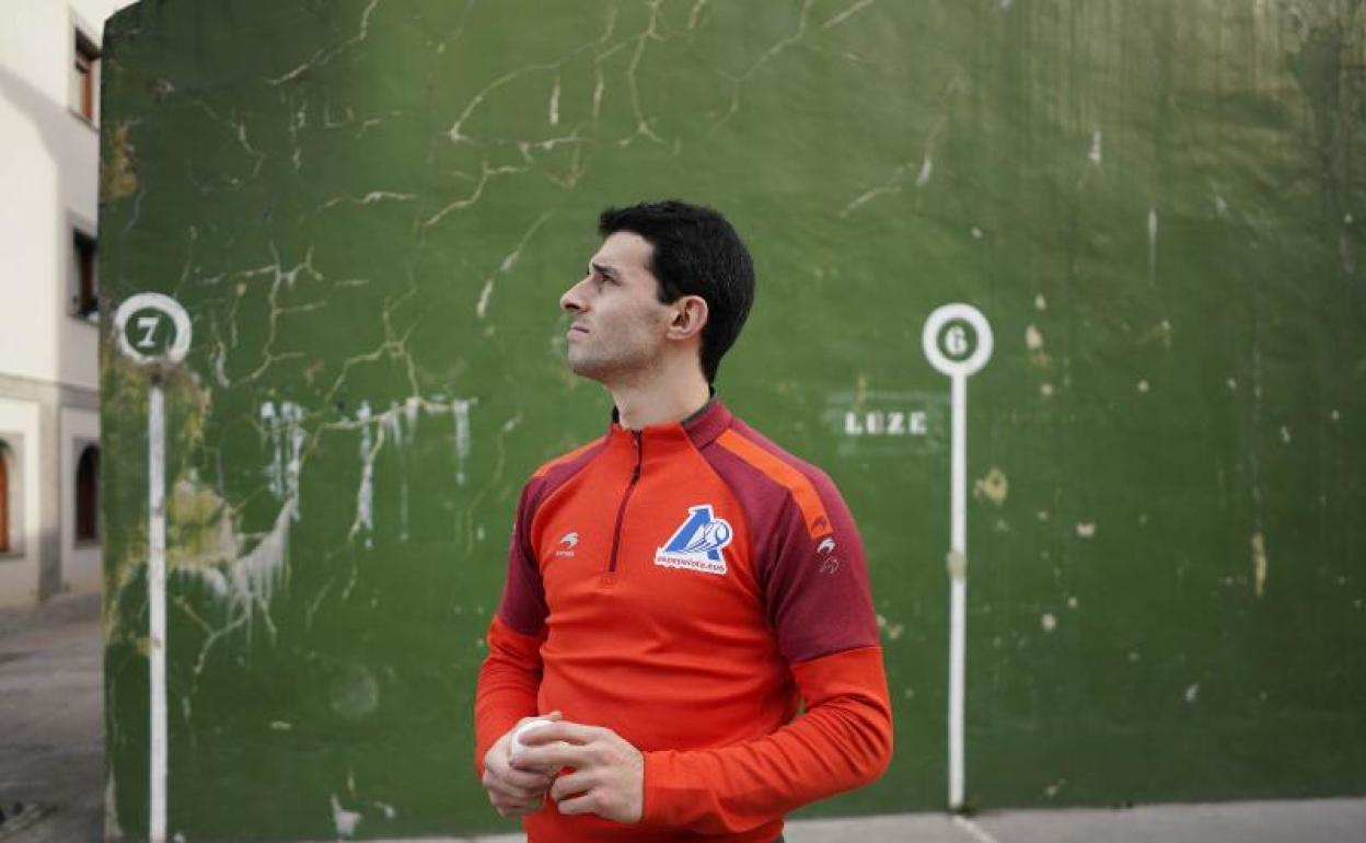 Jokin Altuna en el frontón. 