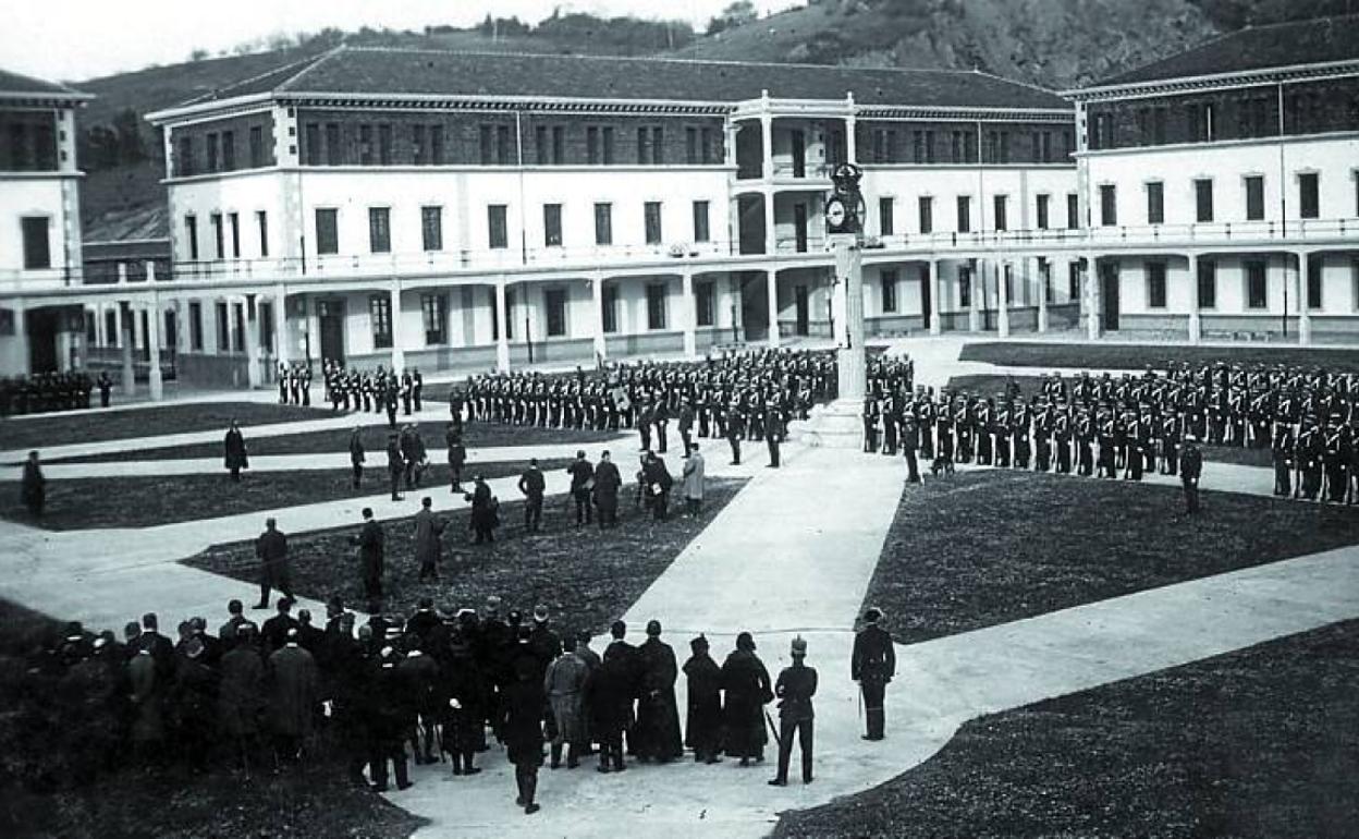 Imagen de la inauguración de los cuarteles de Loiola en 1926. 