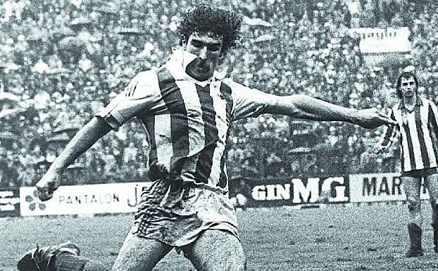 Jesús Zamora marca el gol de Gijón. 