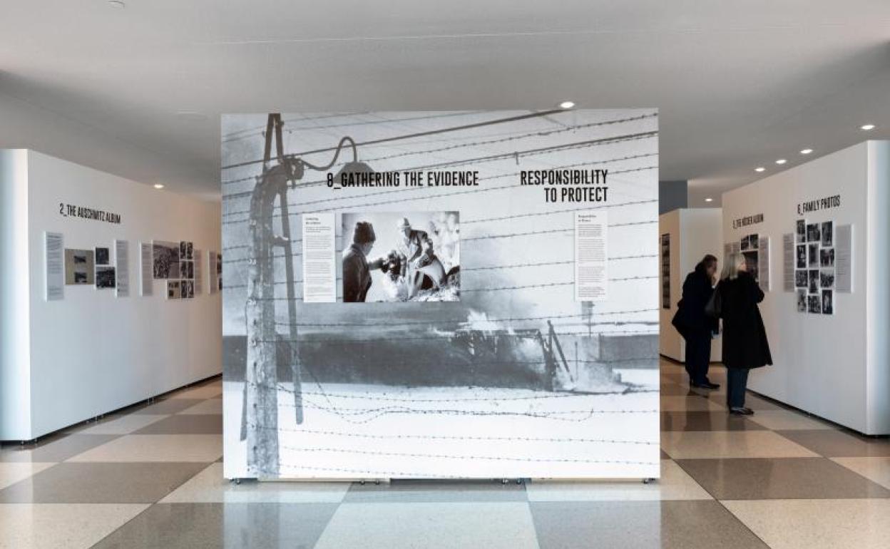 Vista de la exposición en el vestíbulo de la sede de la ONU.