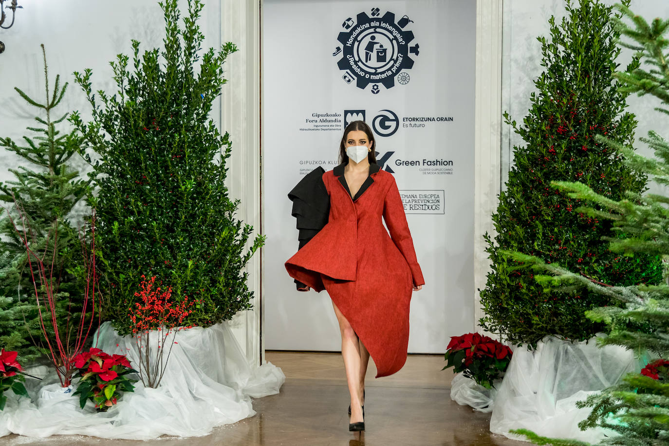 El Palacio Miramar de Donostia acogió ayer a quinta edición del desfile de moda sostenible firmado por 14 diseñadores de GK Green Fashion