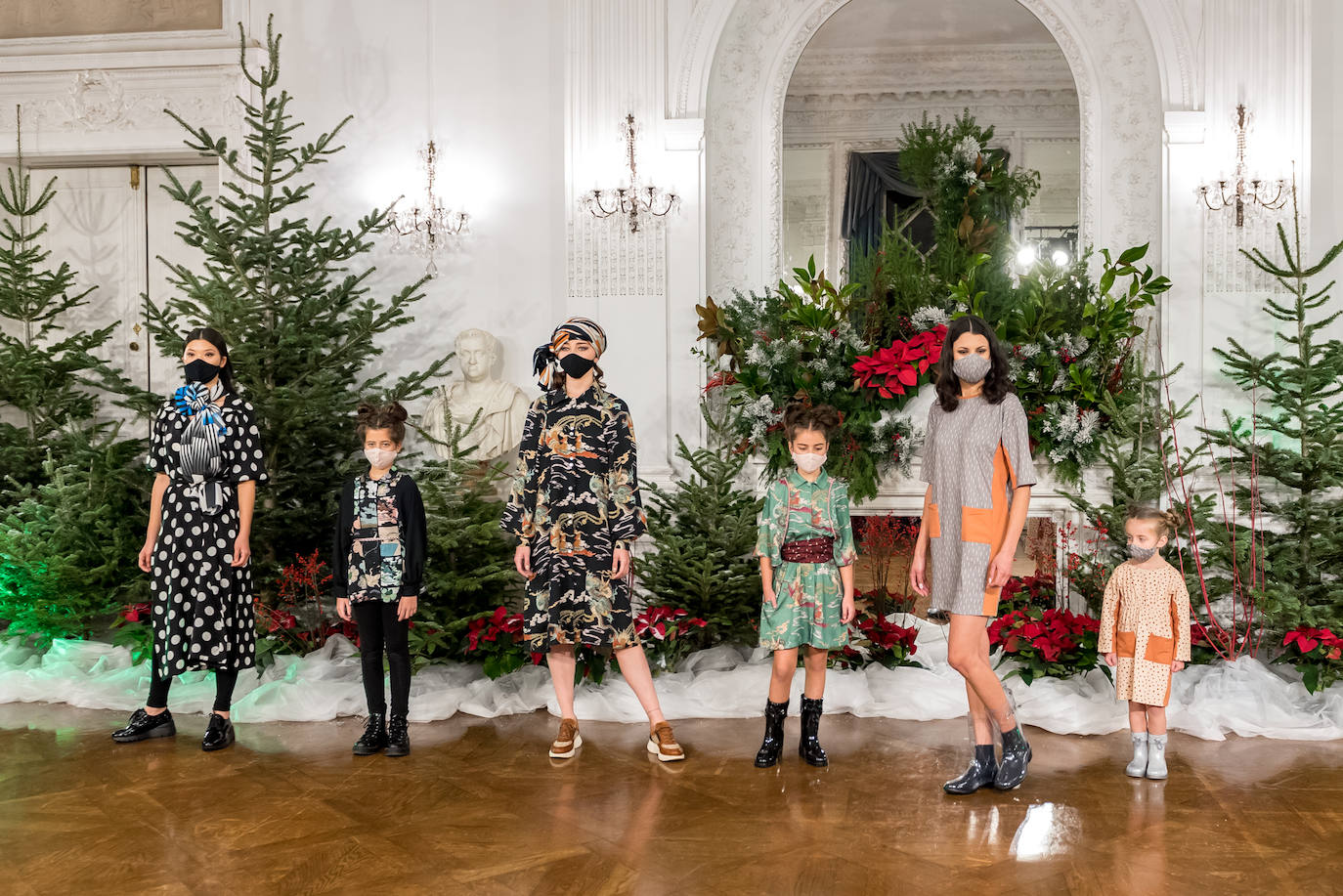 Akukuna presentó un formato de colección innovador basado en el 'do it yourself y Ekomodo, por su parte, unas creaciones basadas en la optimización en la gestión de los residuos. Maider Alzaga y su búsqueda de la comodidad, la marca sostenible Luhei, y las líneas puras de Ane San José demostraron que se puede rebosar estilo a la vez que cuidar del planeta