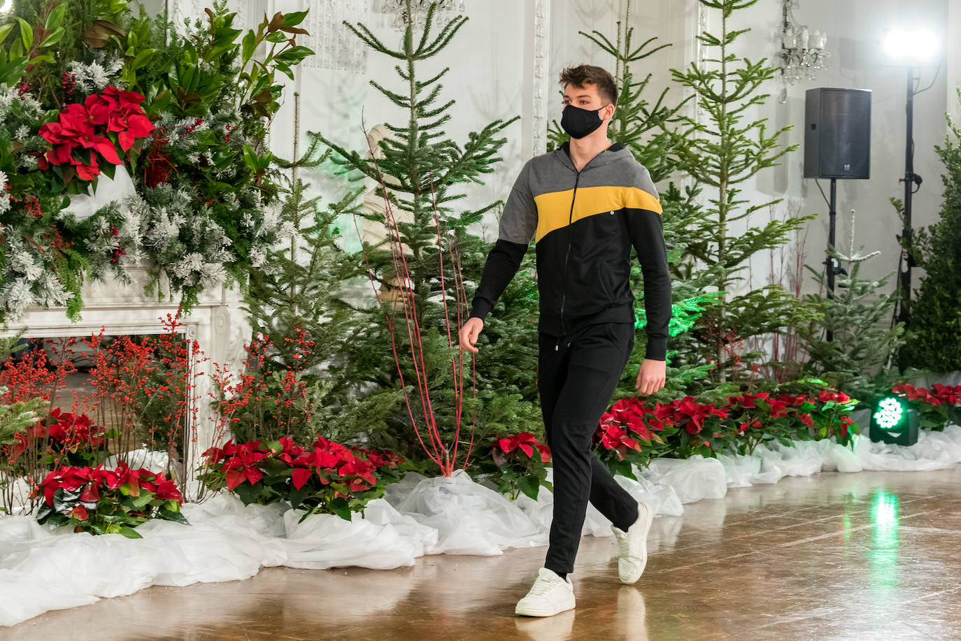 Akukuna presentó un formato de colección innovador basado en el 'do it yourself y Ekomodo, por su parte, unas creaciones basadas en la optimización en la gestión de los residuos. Maider Alzaga y su búsqueda de la comodidad, la marca sostenible Luhei, y las líneas puras de Ane San José demostraron que se puede rebosar estilo a la vez que cuidar del planeta