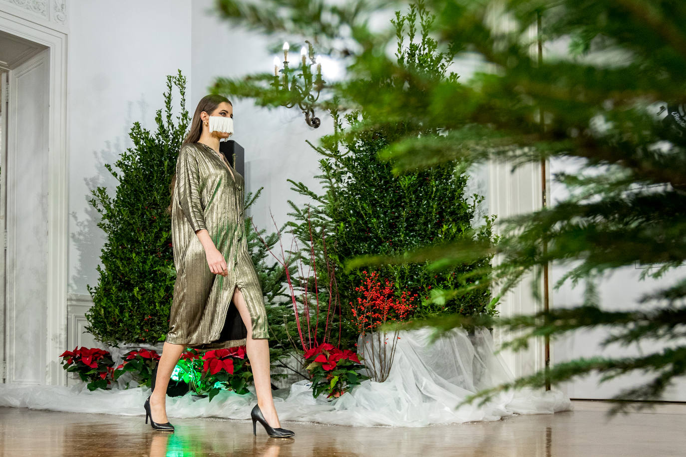 Akukuna presentó un formato de colección innovador basado en el 'do it yourself y Ekomodo, por su parte, unas creaciones basadas en la optimización en la gestión de los residuos. Maider Alzaga y su búsqueda de la comodidad, la marca sostenible Luhei, y las líneas puras de Ane San José demostraron que se puede rebosar estilo a la vez que cuidar del planeta