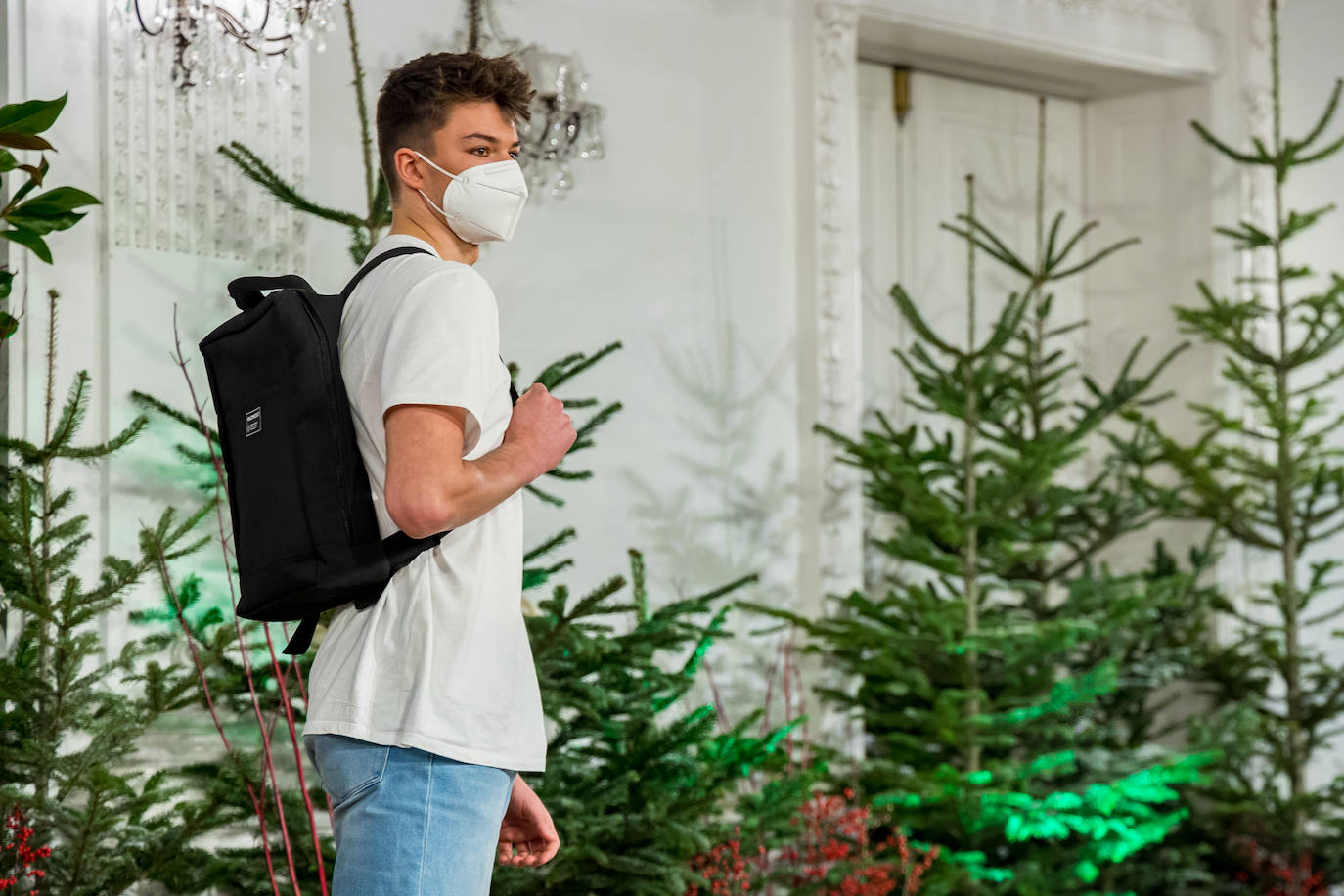 Akukuna presentó un formato de colección innovador basado en el 'do it yourself y Ekomodo, por su parte, unas creaciones basadas en la optimización en la gestión de los residuos. Maider Alzaga y su búsqueda de la comodidad, la marca sostenible Luhei, y las líneas puras de Ane San José demostraron que se puede rebosar estilo a la vez que cuidar del planeta