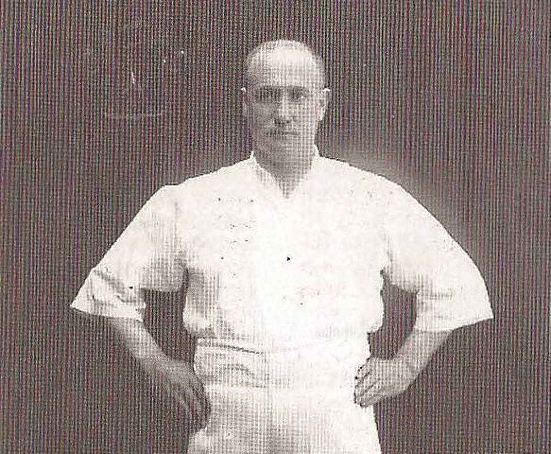 Urzelai I. El zaguero azkoitiarra José María Urzelai ‘Txorrotx’, nacido en 1876, fue uno de los pioneros de los desafíos manomanistas.