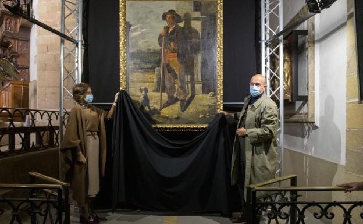 Margarita Ruyra e Ignacio Suárez descubren el primer cuadro de Ignacio Zuloaga, 'El Ciego de Arrate'. 