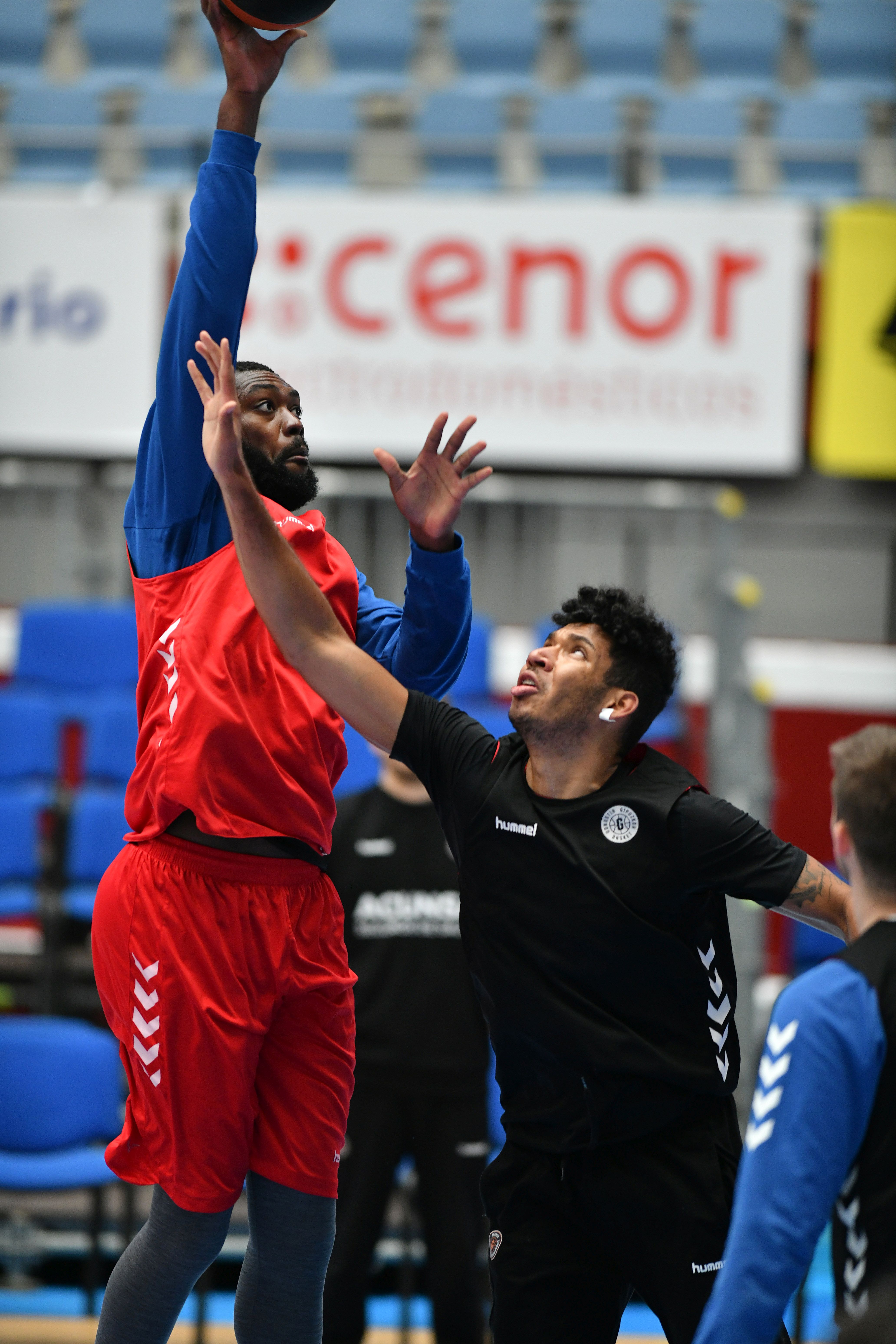 Los jugadores del GBC entrenan en Illunbe.
