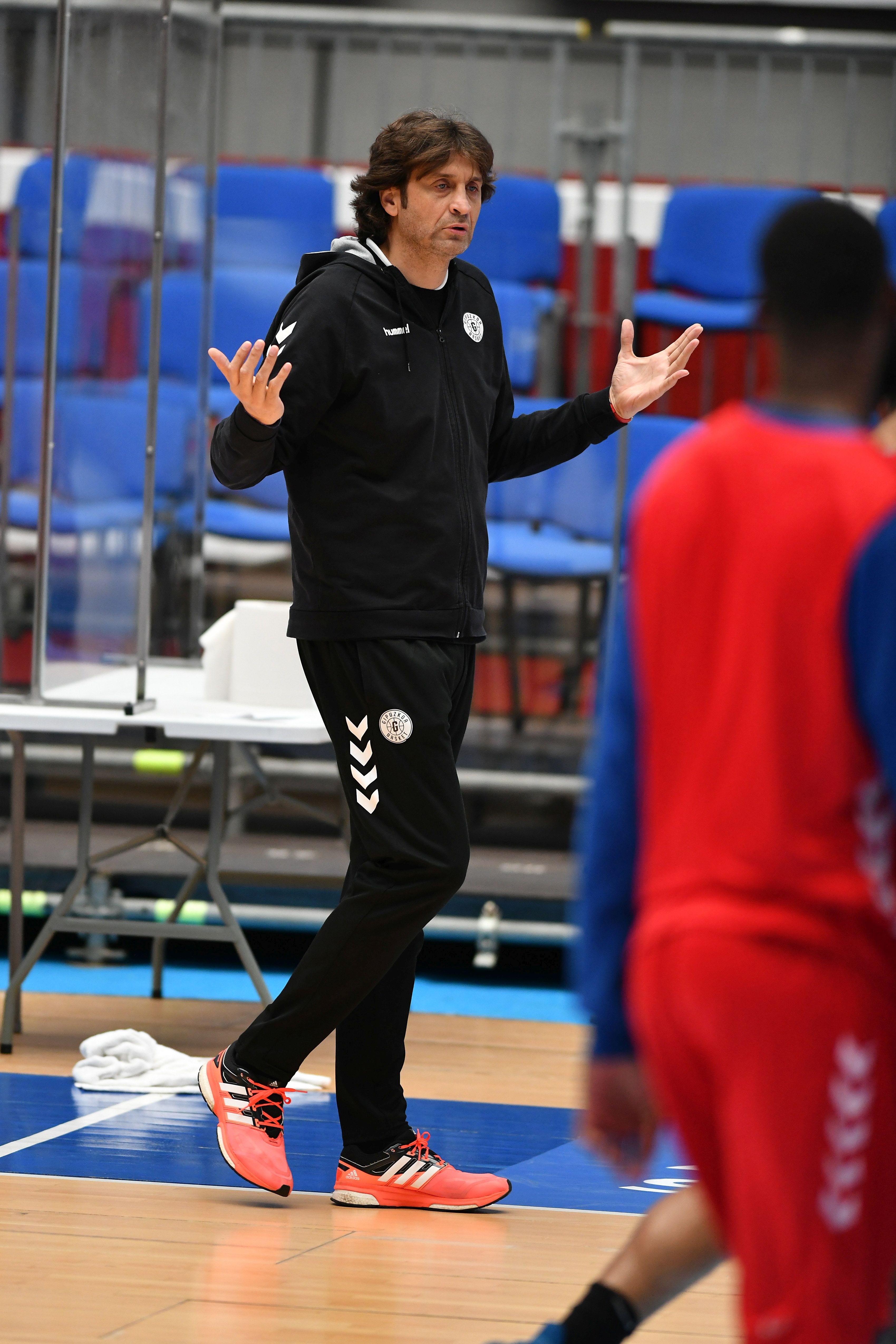 Los jugadores del GBC entrenan en Illunbe.