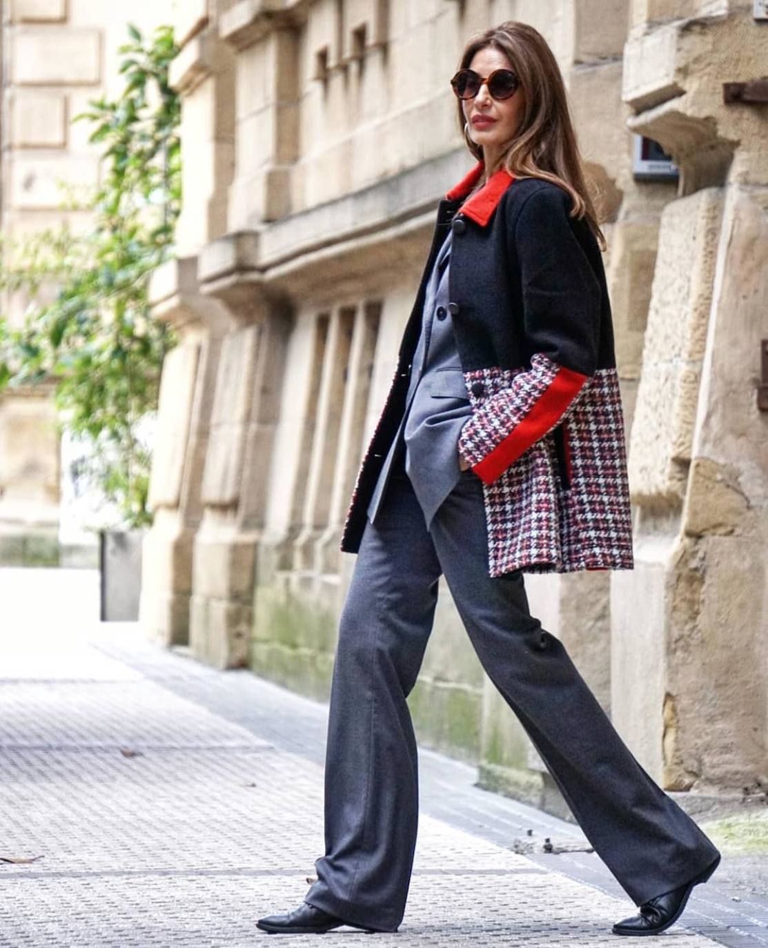 Si todavía no tienes muy claro lo que es tendencia para este otoño-invierno tan irregular, te proponemos 18 looks para afrontar las estaciones más frías y húmedas del año sin perder un ápice de estilo. Toma nota de las propuestas estilísticas de los rostros gipuzcoanos más reconocidos de la red digital, con la mezcla de básicos y prendas 'top' de la campaña como máxima exponente