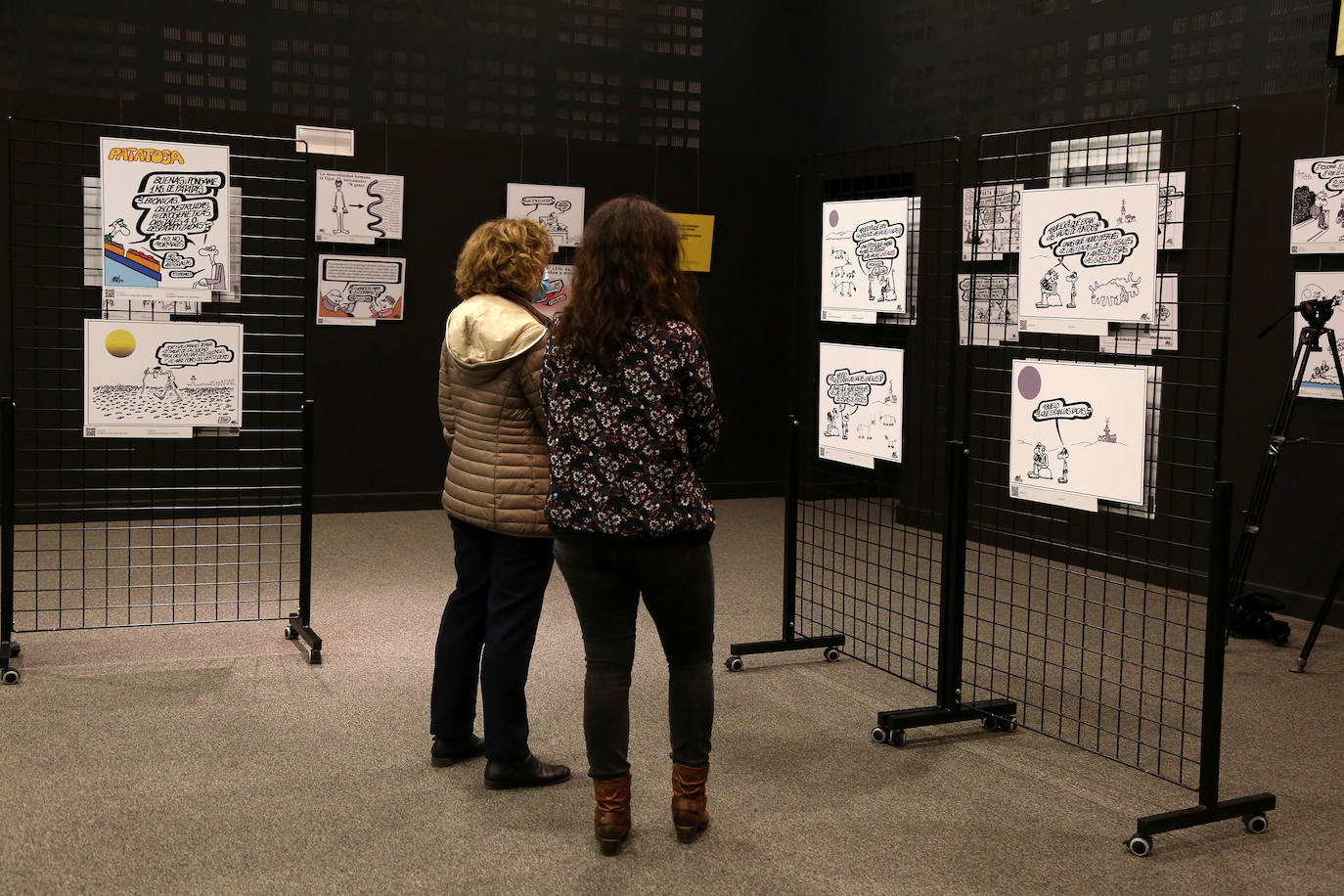El museo de la ciencia Eureka! de San Sebastián acoge desde este miércoles una exposición de viñetas de Forges relacionadas con las actividades científicas y la tecnología. Se trata de una iniciativa promovida por el Consejo Superior de Investigaciones Científicas (CSIC) con el doble propósito de rendir un homenaje al popular humorista, que falleció en febrero de 2018, y propiciar al mismo tiempo un acercamiento del espectador a la ciencia a través del humor.