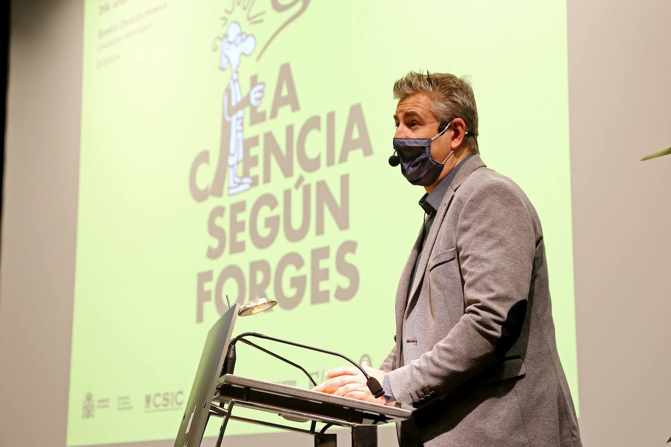 El museo de la ciencia Eureka! de San Sebastián acoge desde este miércoles una exposición de viñetas de Forges relacionadas con las actividades científicas y la tecnología. Se trata de una iniciativa promovida por el Consejo Superior de Investigaciones Científicas (CSIC) con el doble propósito de rendir un homenaje al popular humorista, que falleció en febrero de 2018, y propiciar al mismo tiempo un acercamiento del espectador a la ciencia a través del humor.