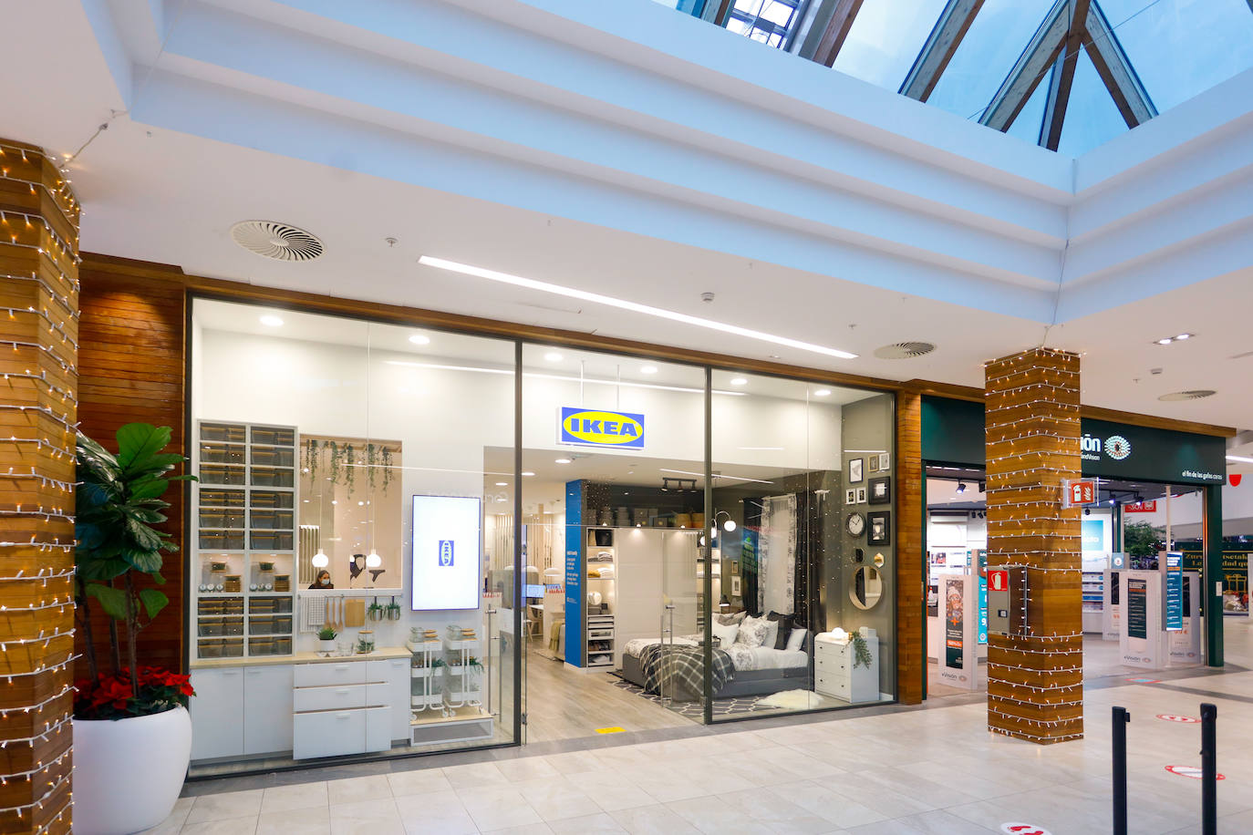 Ikea abre una tienda de 100 metros cuadrados en el Centro Comercial Garbera basada en la atención personalizada, la recepción de compras y envío de solicitudes
