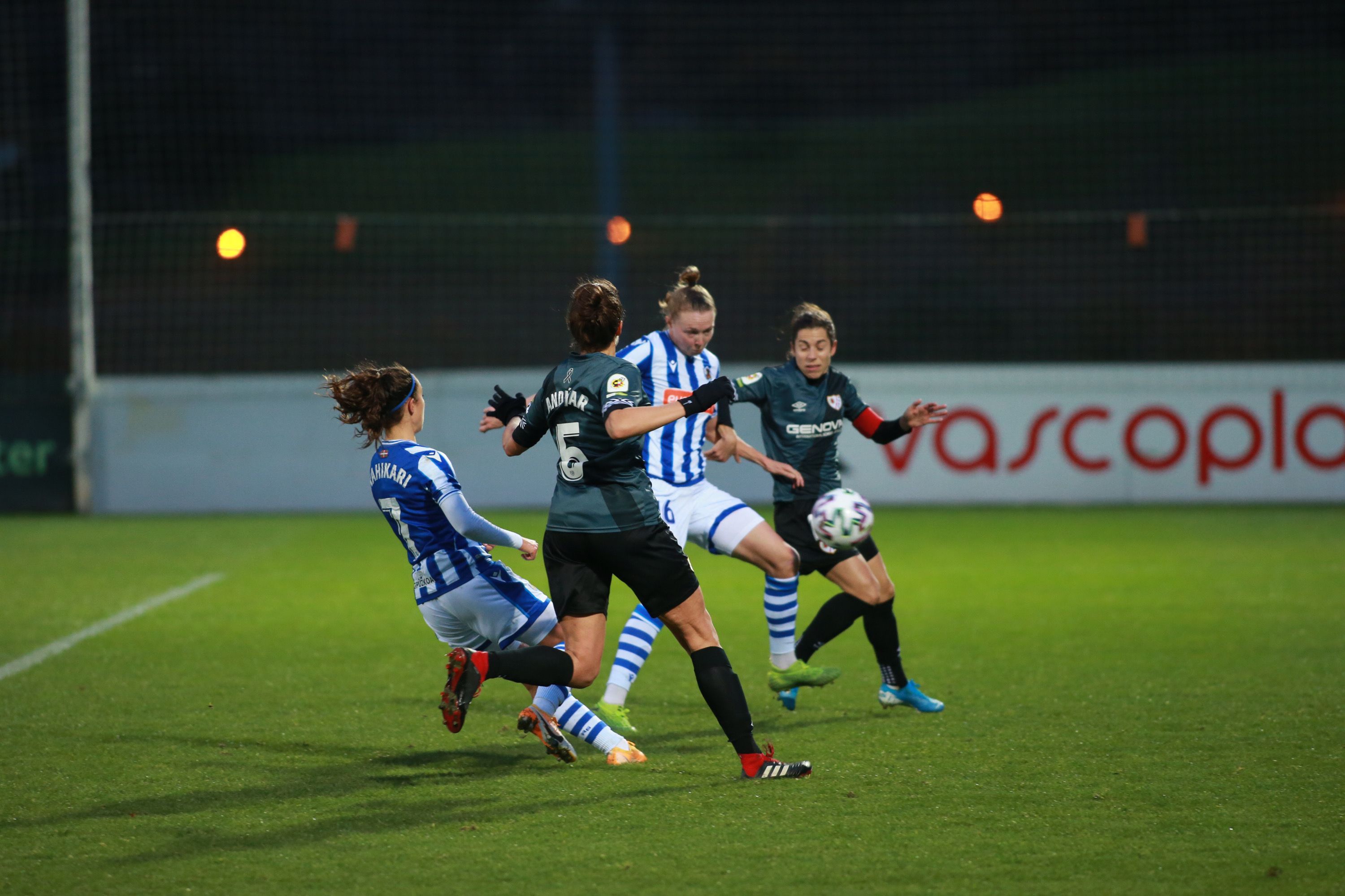 Las jugadoras de Natalia Arroyo superaron 2-0 al equipo madrileño después de completar un gran encuentro