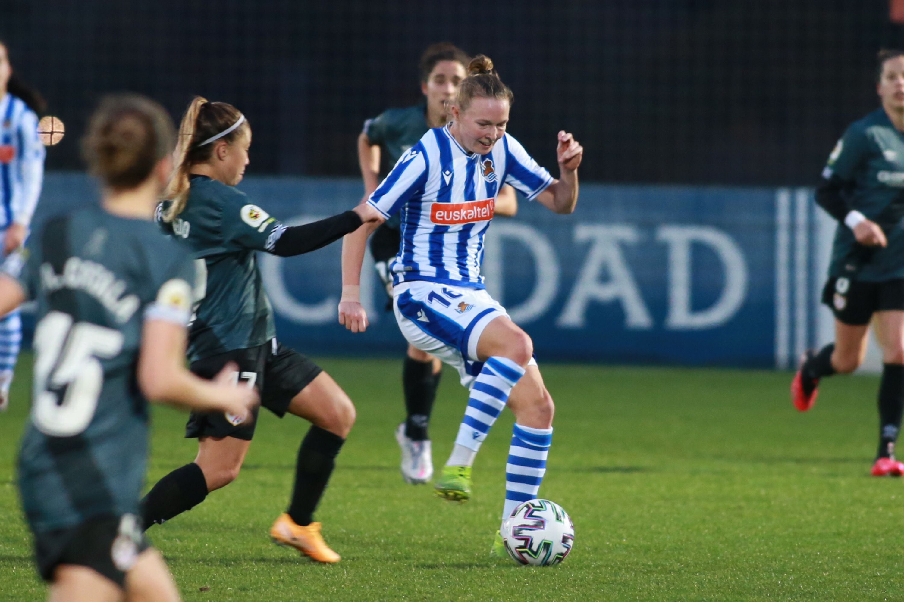 Las jugadoras de Natalia Arroyo superaron 2-0 al equipo madrileño después de completar un gran encuentro