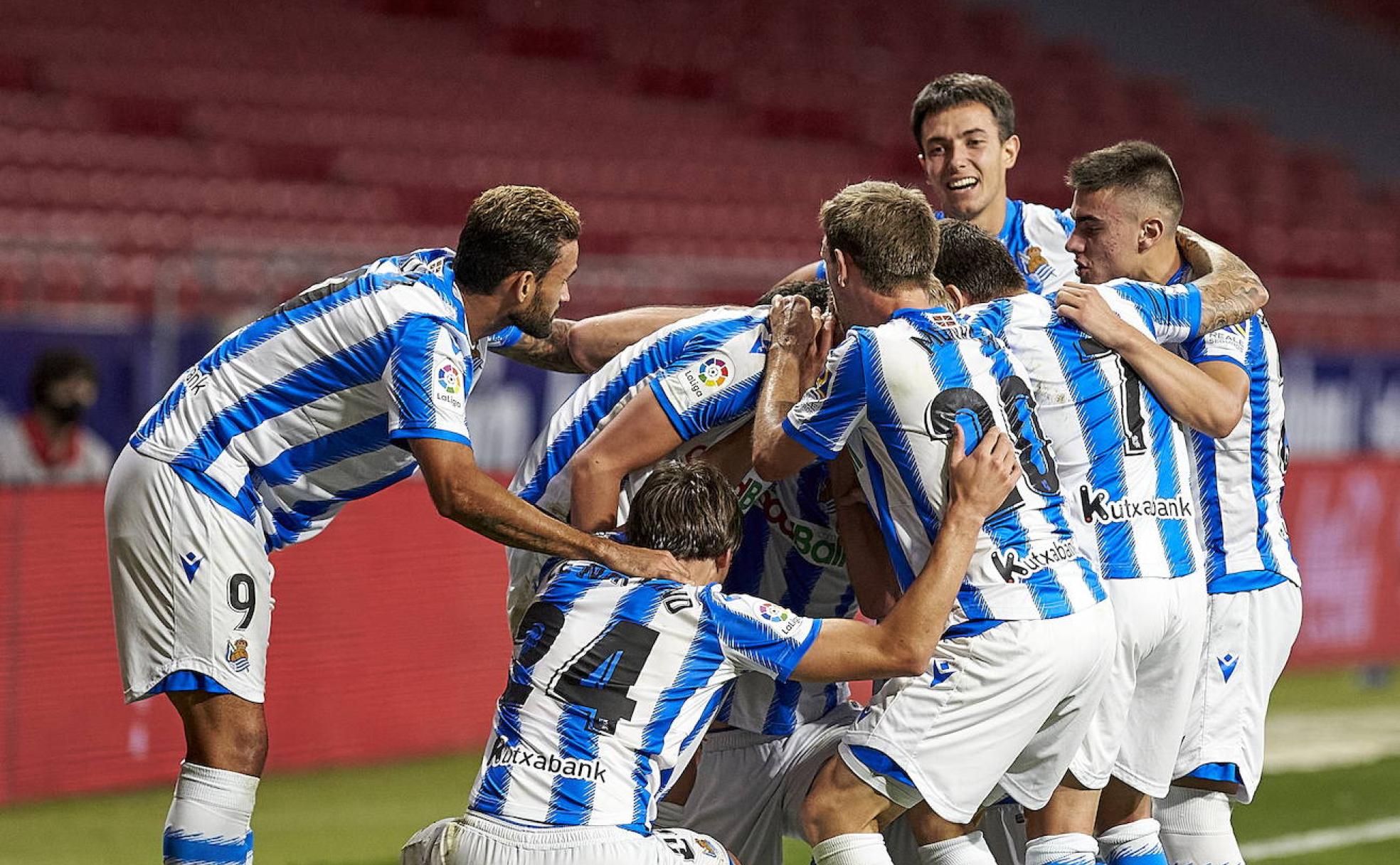 Los jugadores de la Real celebran el gol en el Wanda Metropolitano que les dio el pase a Europa.