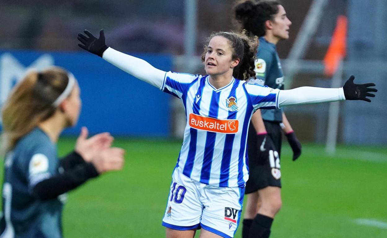 Nerea celebra su gol.