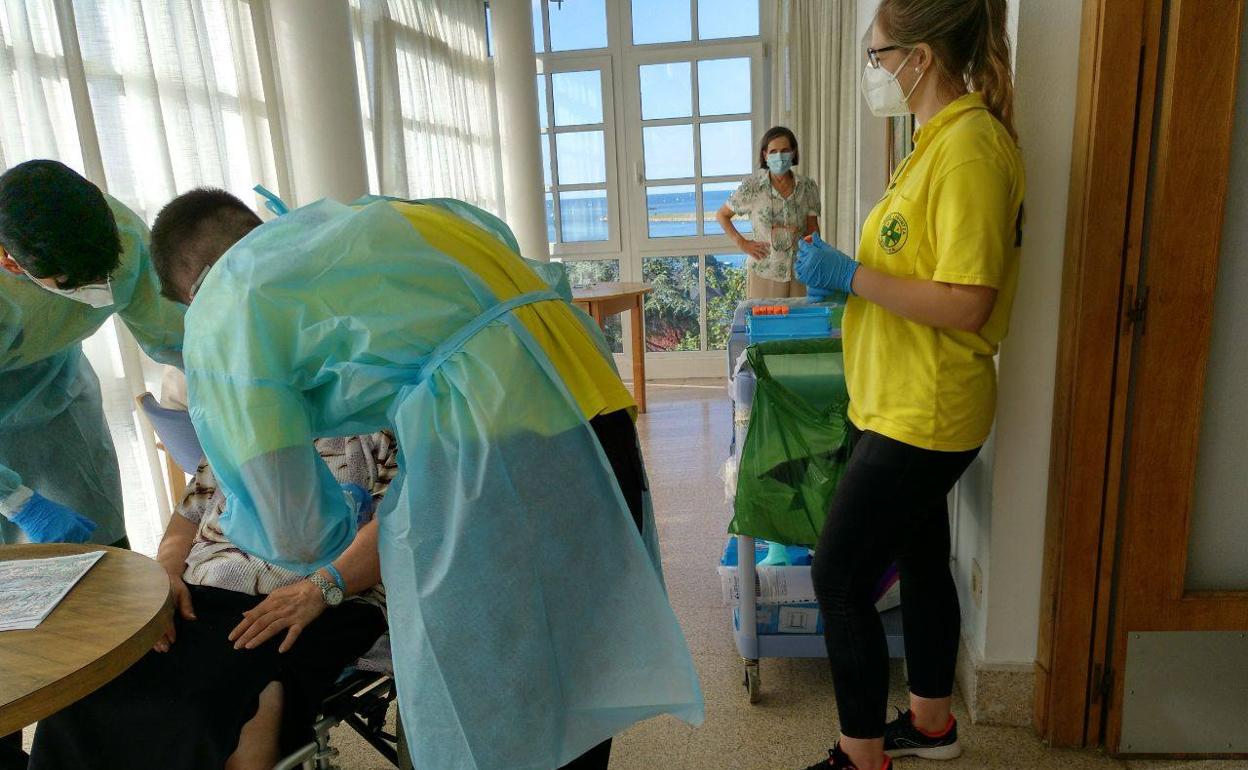 La Diputación pone en marcha su plan para mejorar el estado emocional de usuarios de residencias