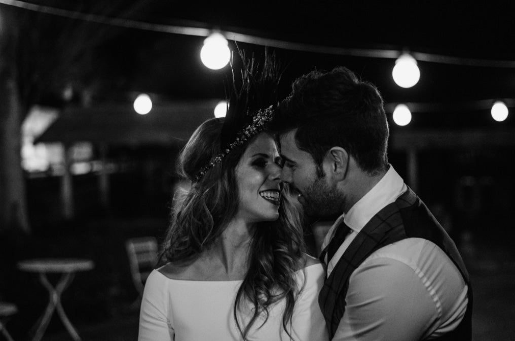 Inés, acostumbrada a ejercer de 'wedding planner' en Marketing For Lemons, se casó con Endika tras 10 años de relación, convirtiéndose en la novia del vestido más especial que hemos visto en los últimos años.