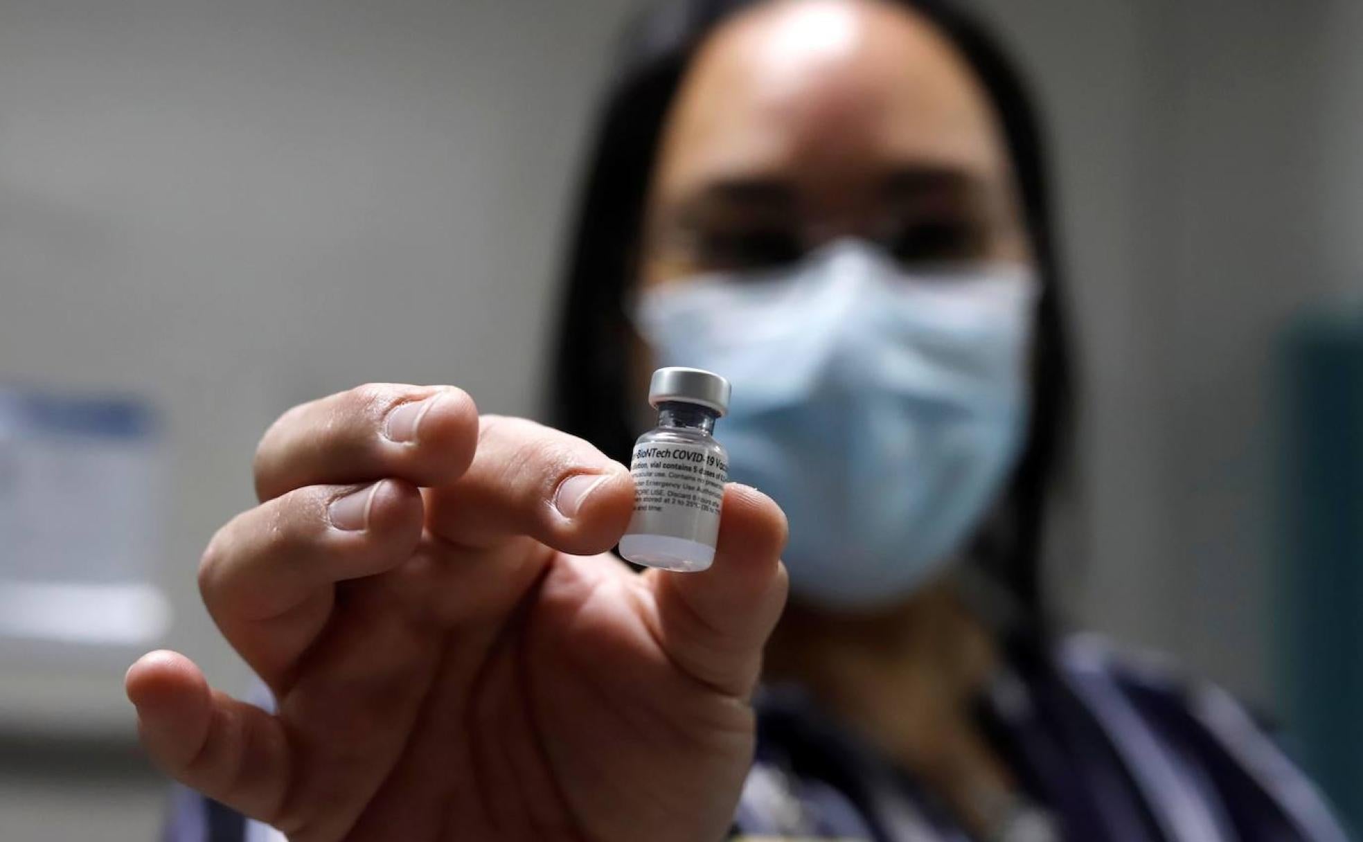 Vacuna Pfizer: un arma para derrotar a un virus