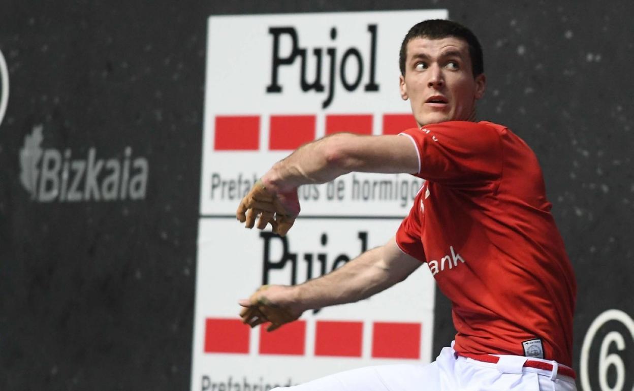 Beñat Rezusta cambiará la camiseta de Aspe por la de Baiko en el próximo Campeonato de Parejas. 