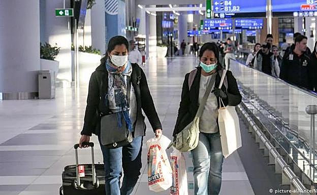 España estudia prohibir los vuelos a Reino Unido por la aparición de una cepa del virus