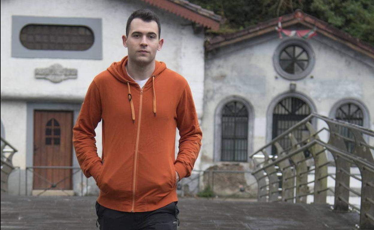 «Egun osoa eman dezaket NBAko partidak ikusiz, eta Jordan zalea naiz»