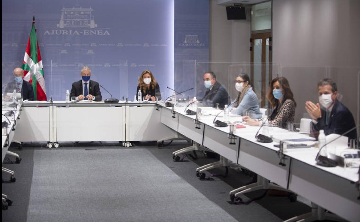 Los integrantes del Labi se han reunido a las cinco de la tarde.