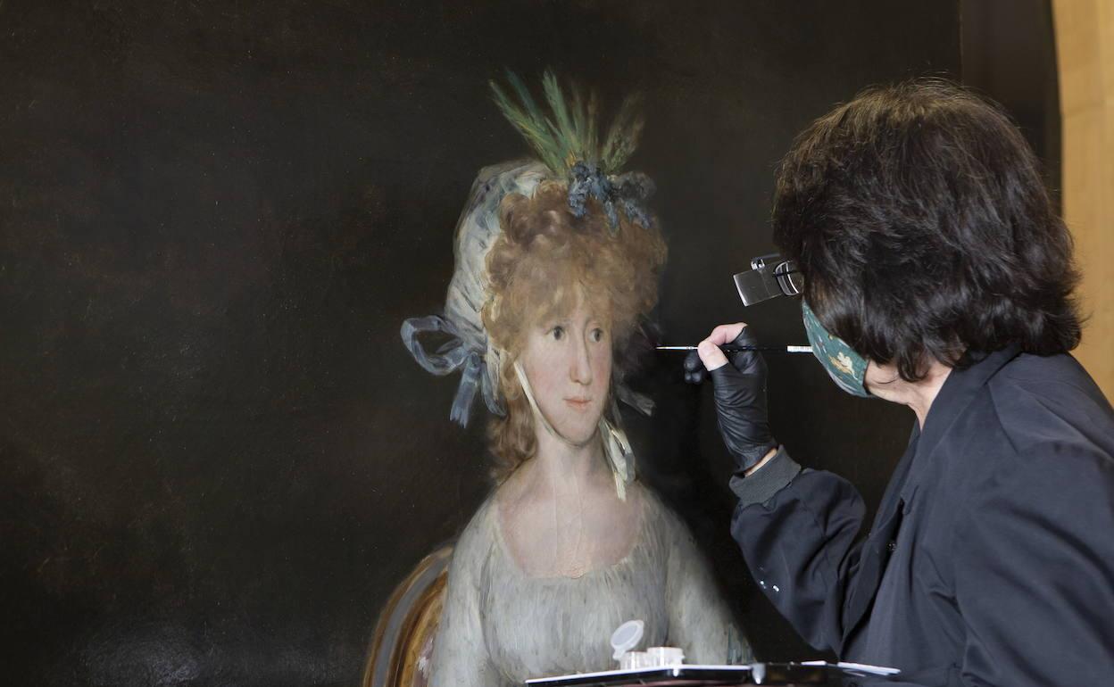 Elisa Mora devuelve su esplendor a 'La condesa de Chinchón', «el mejor retrato de Goya»