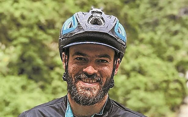 Nacho, en un momento de la ruta en bicicleta que le llevó hasta Ecuador.