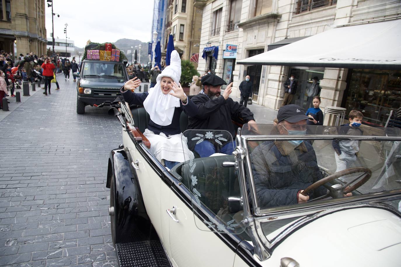 Fotos: Olentzero y Mari Domingi reparten ilusión en Donostia