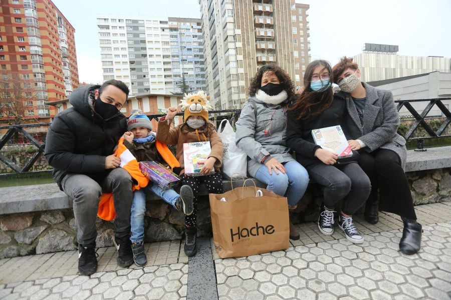 Fotos: Los regalos, en la calle