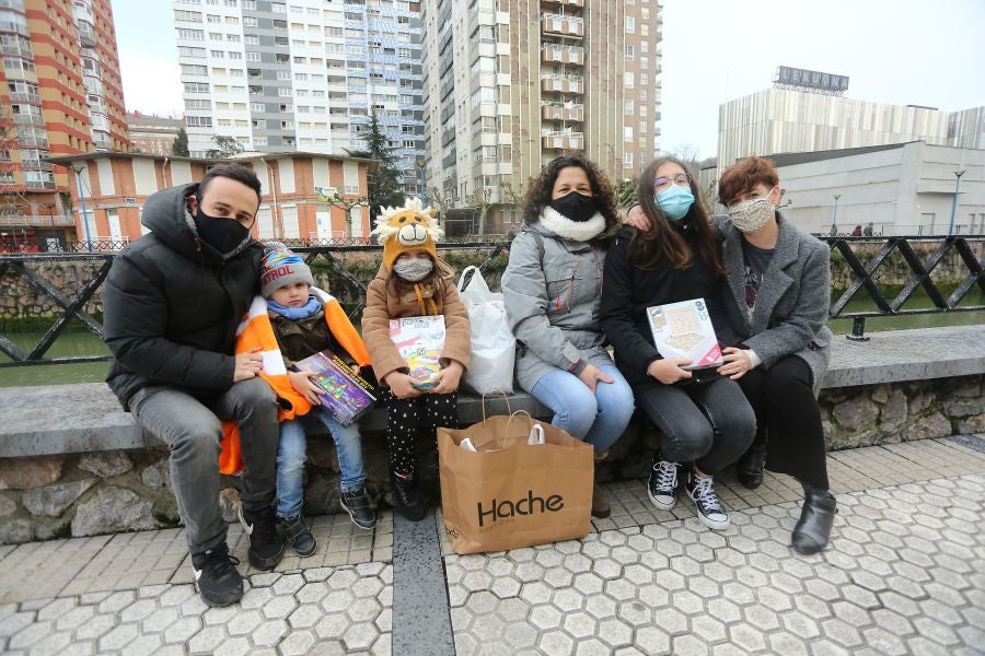 Fotos: Los regalos, en la calle